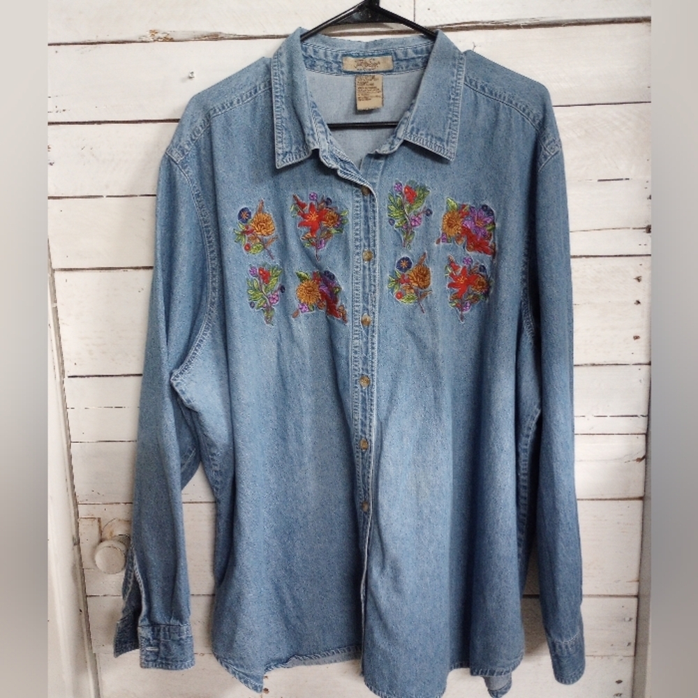 Just My Size 26W/28W Plus Size Denim Button Front Shirt With Appliqued Flowers.
